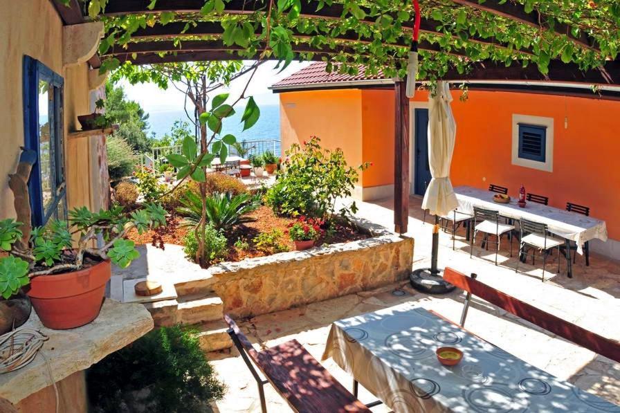 Seaside Secluded Apartments Cove Tvrdni Dolac, Hvar - 4008 Gdinj Екстериор снимка